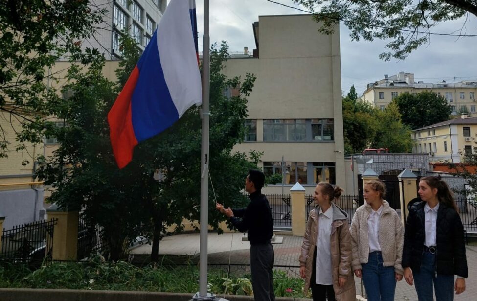 Торжественная церемония поднятия флага&nbsp;РФ в&nbsp;Предуниверсарии