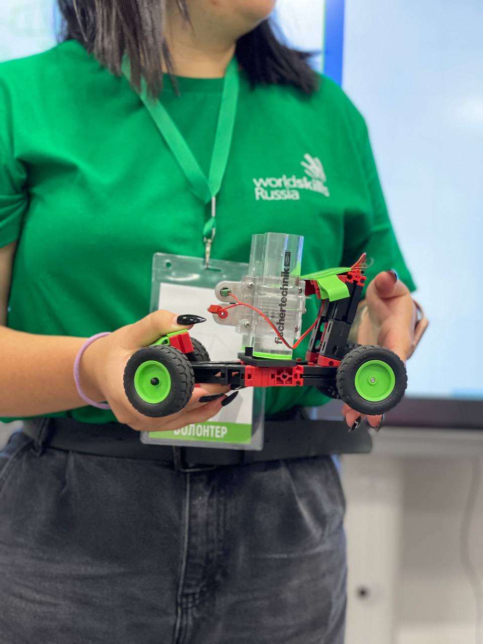 photo_5253977964020875274_y