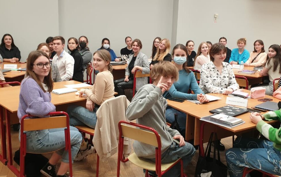 &laquo;Научное кафе&raquo; в&nbsp;институте иностранных языков