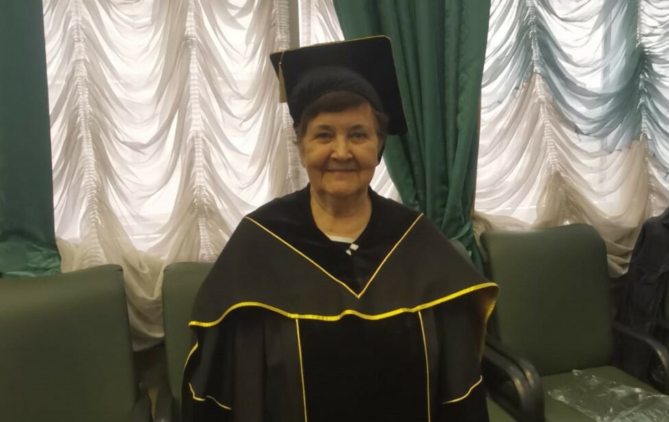 Лариса Георгиевна Викулова награждена дипломом почетного профессора МГПУ