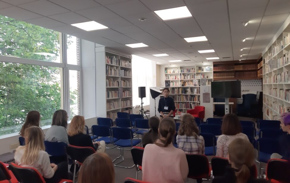 Первокурсники кафедры романской филологии посетили &laquo;Франкотеку&raquo;