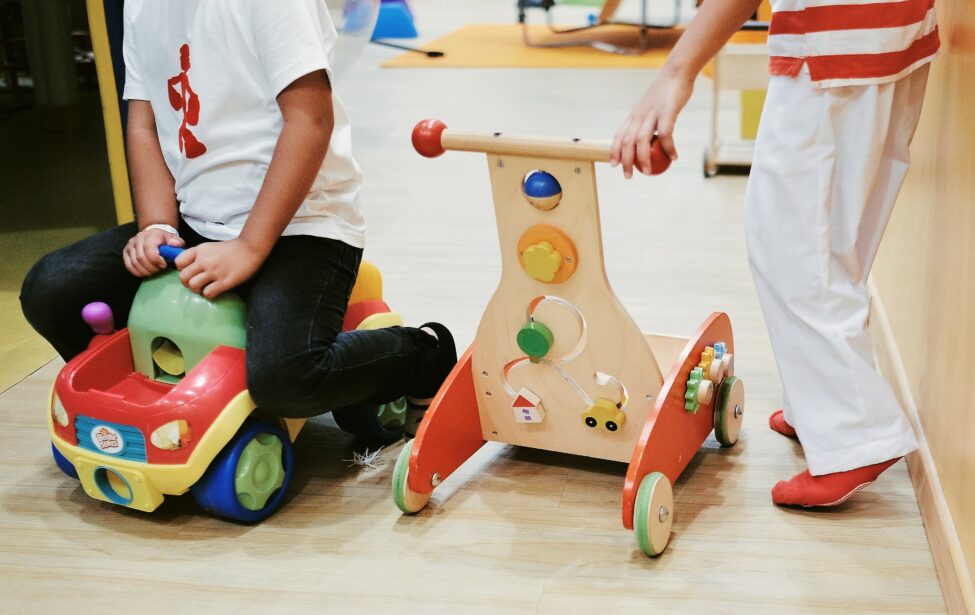 Как помочь ребенку адаптироваться в&nbsp;саду, если он&nbsp;не&nbsp;отходит от&nbsp;воспитательницы?