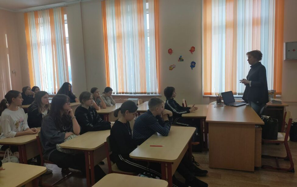 Профориентационная встреча преподавателя ИИЯ со&nbsp;школьниками