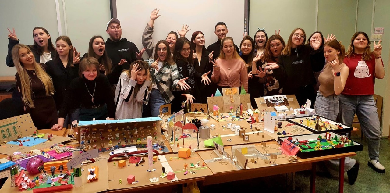 4af91df0-3631-45de-91c3-7b693504314a