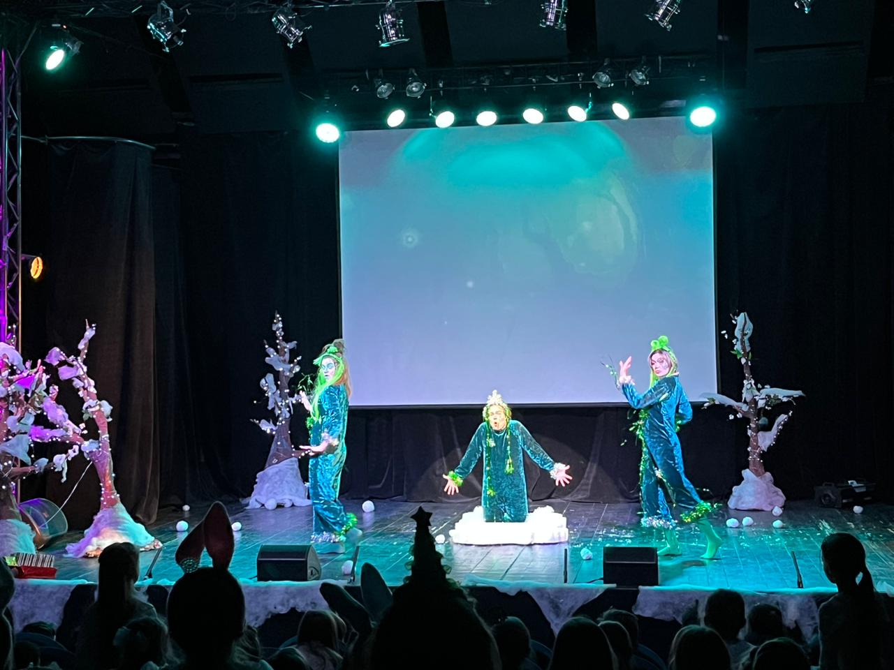 кремлёвская ёлка 2022. новогодние представления 2022. кфу в новый год. новый год представление. кремлевская новогодняя елка 2023.