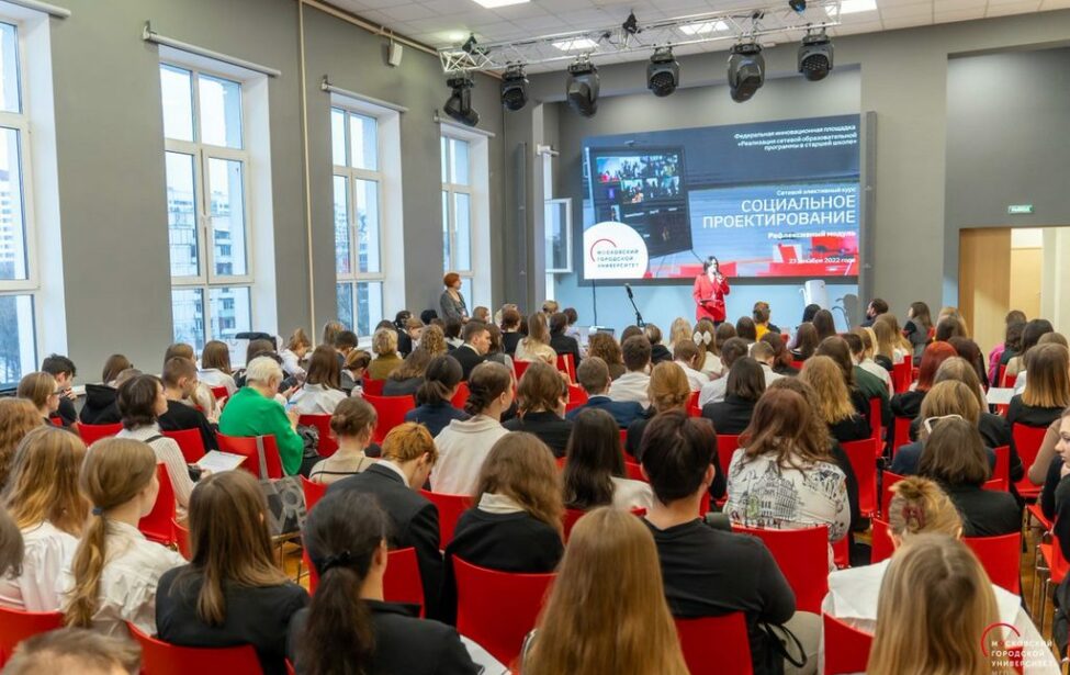 Ученики столичных школ размышляют над социальными проблемами