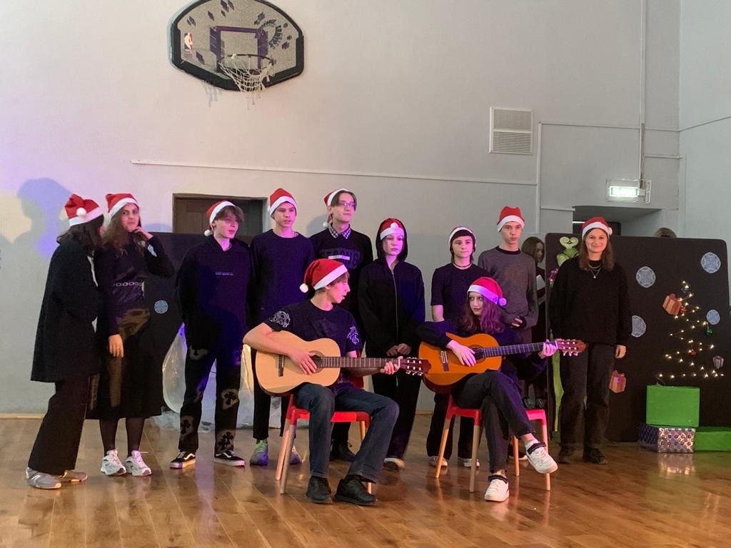 Предуниверсарий отметил наступающий Новый Год!