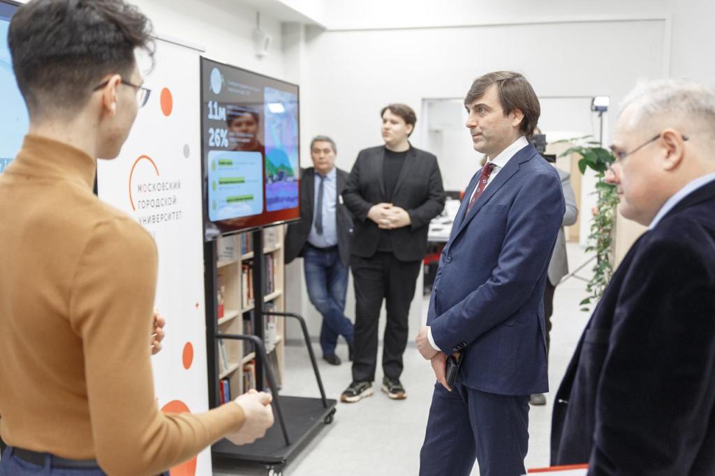 Студенты ИСПО представили свои проекту министру просвещения