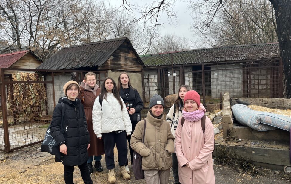 Студенты ИИЯ посетили благотворительный приют помощи животным