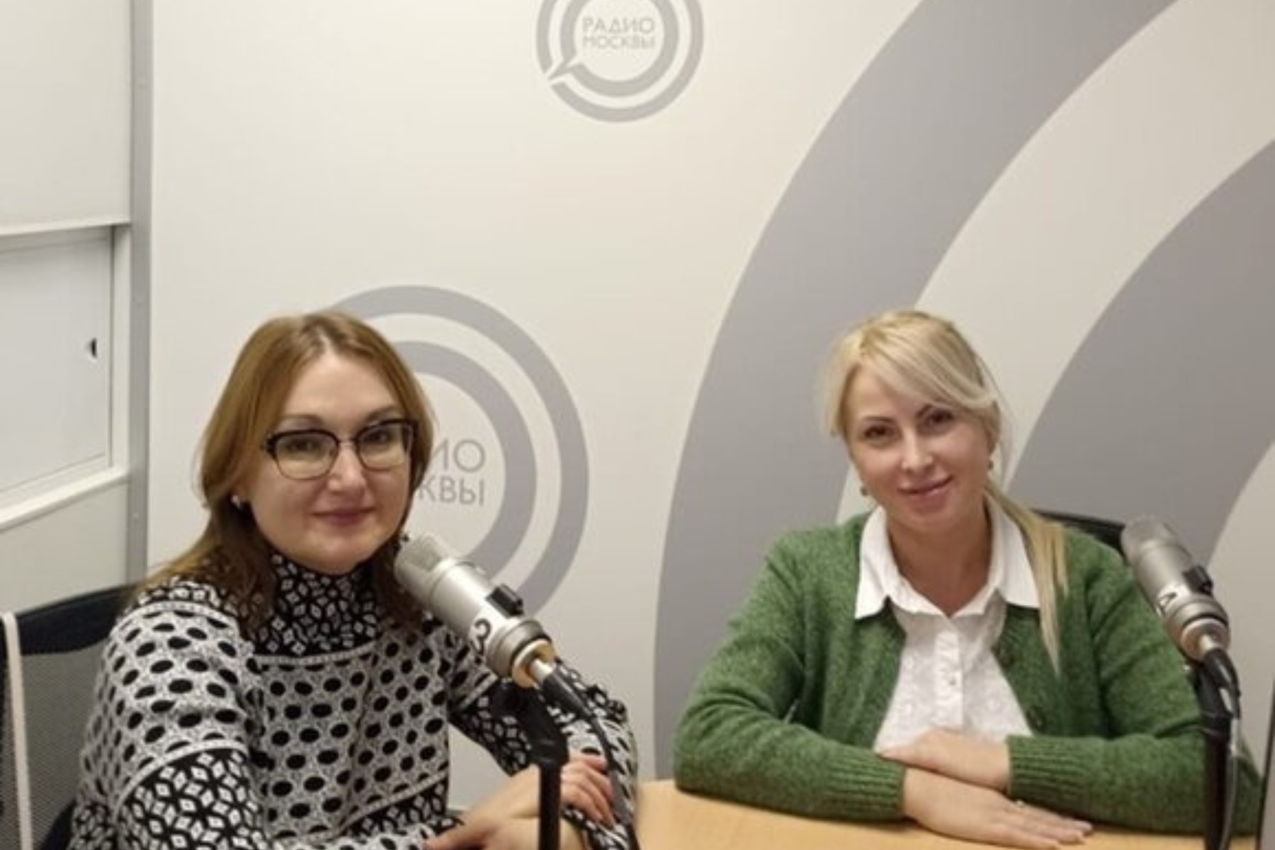 На «Радио Москвы» обсудили пилотный проект обучения 11-классников
