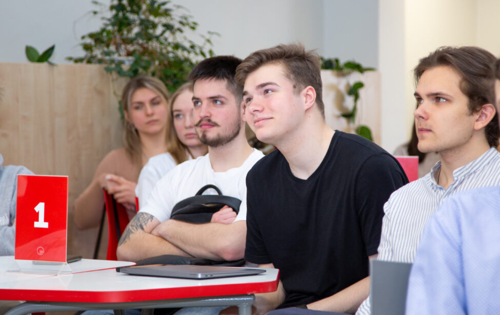 Финансовая грамотность‑2025: как научить старшеклассников не терять деньги