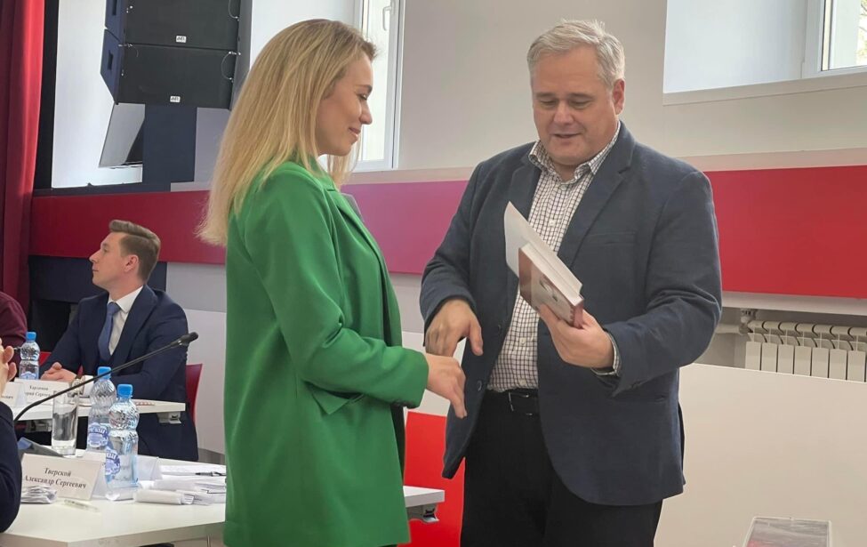 Академический поединок: школьный администратор 2023