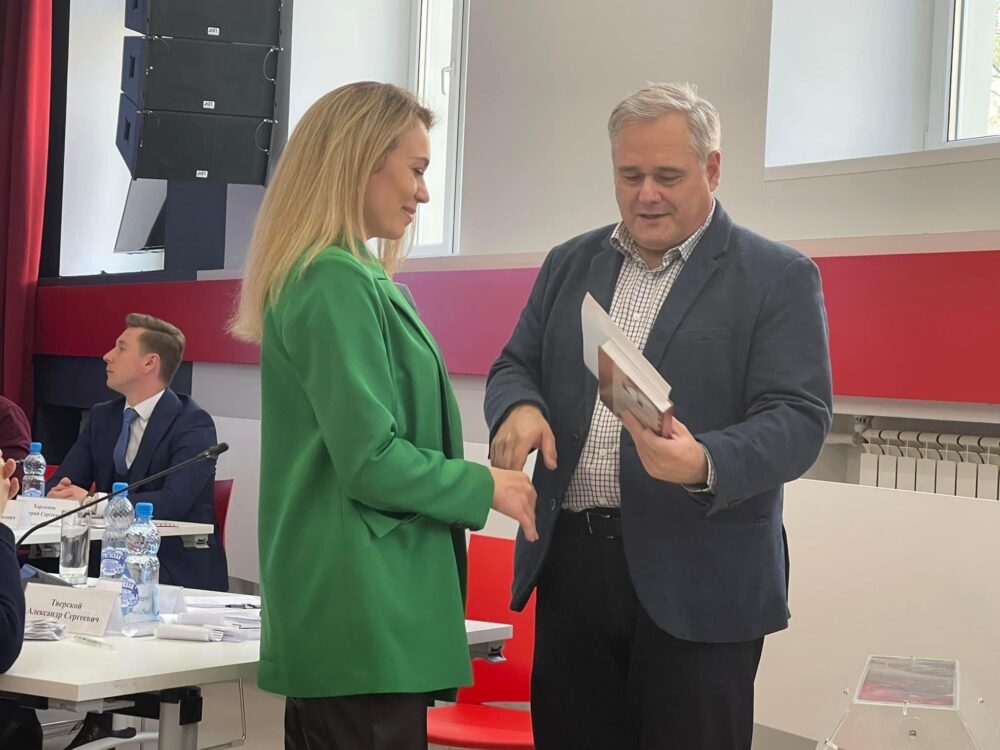 Академический поединок: школьный администратор 2023