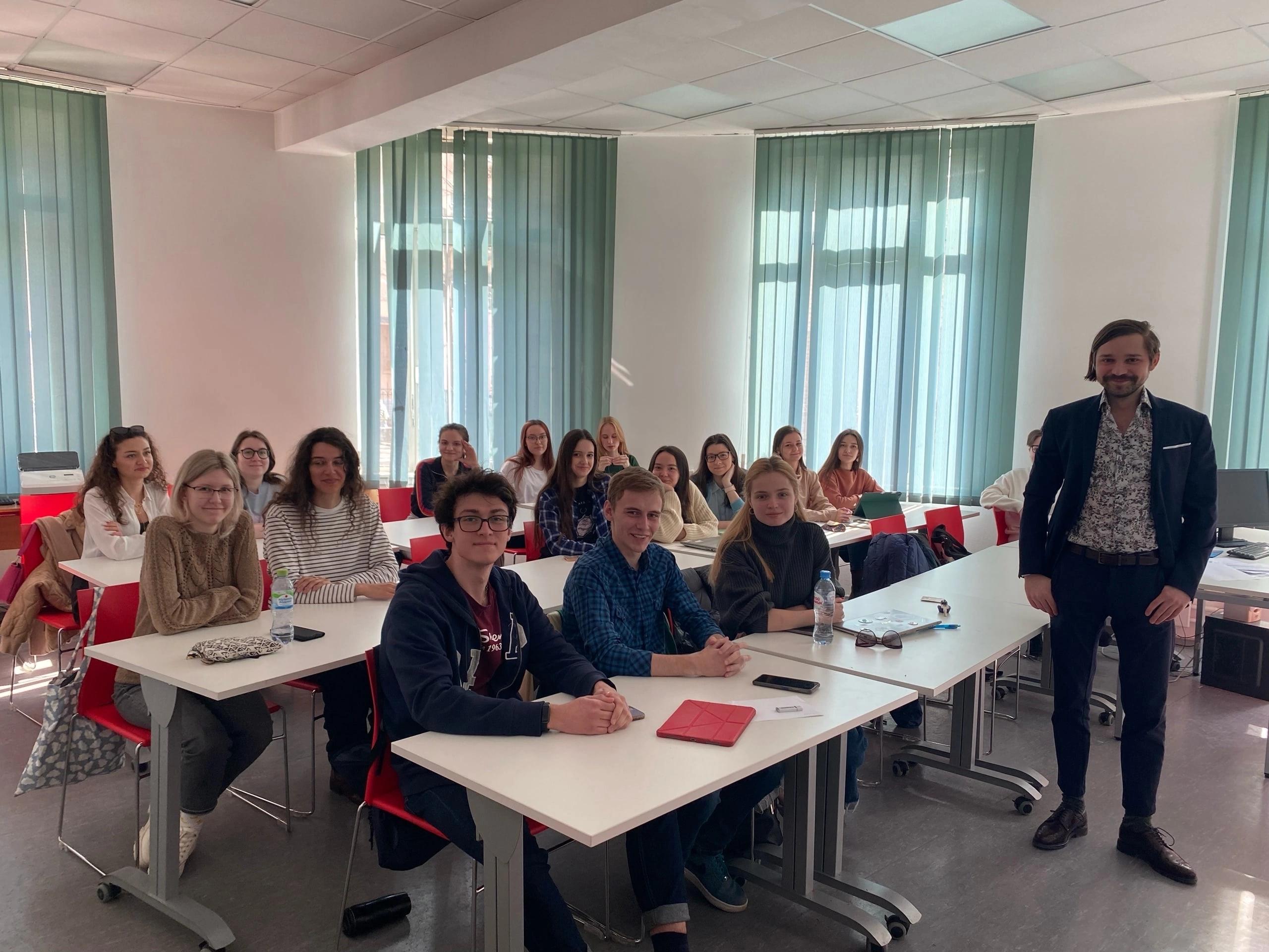 Круглый стол &laquo;Социокультурные грани высшего образования в&nbsp;англоязычных странах&raquo;