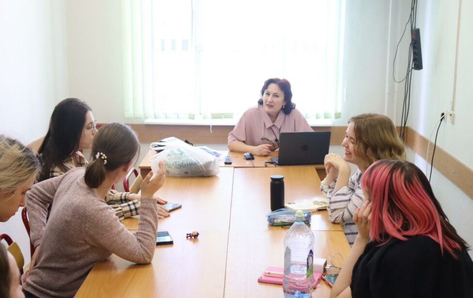 Разговорный клуб &laquo;Салон французского языка&raquo;: обсудили сериалы