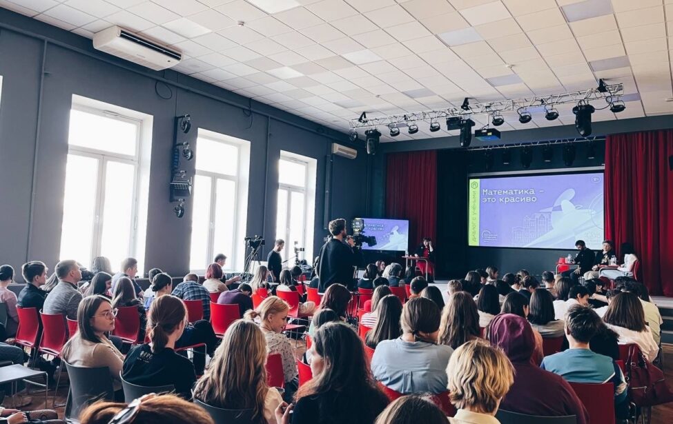 Цикл &laquo;Диалог с&nbsp;учеными&raquo;