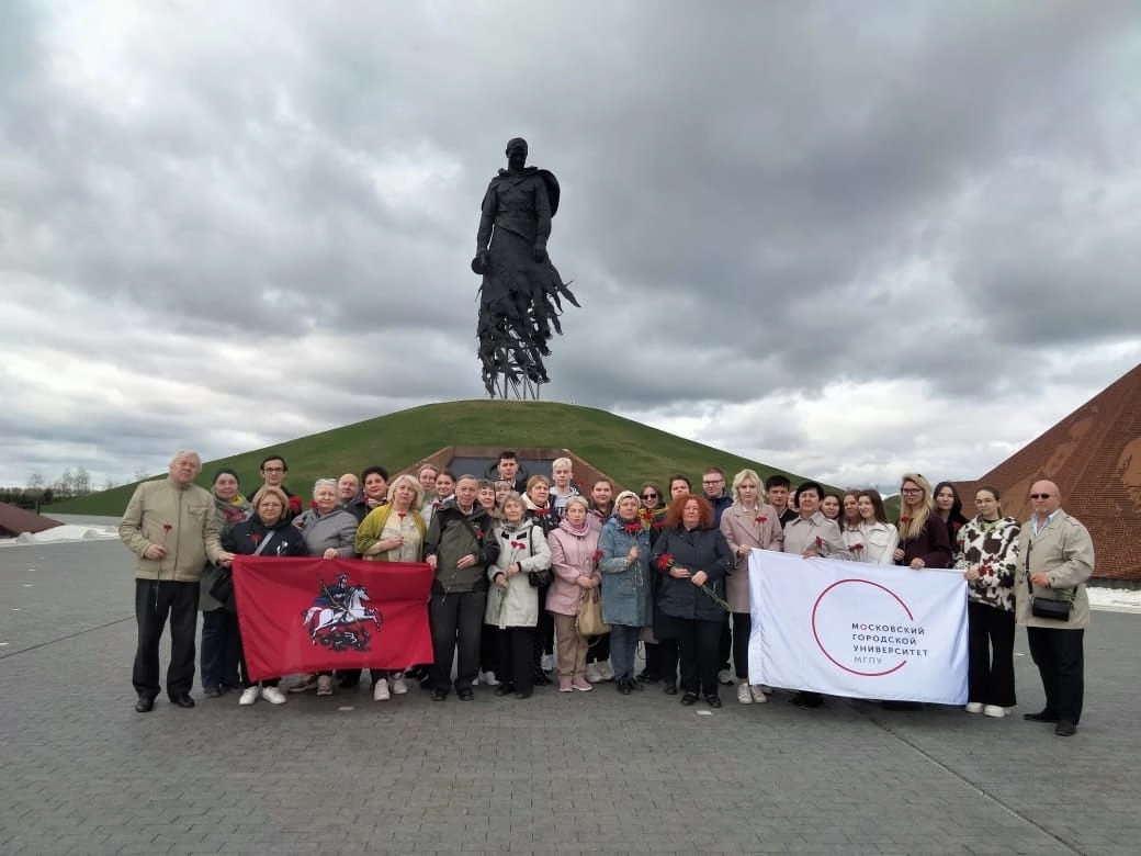 Студенты и ветераны МГПУ почтили память советских солдат в Ржеве