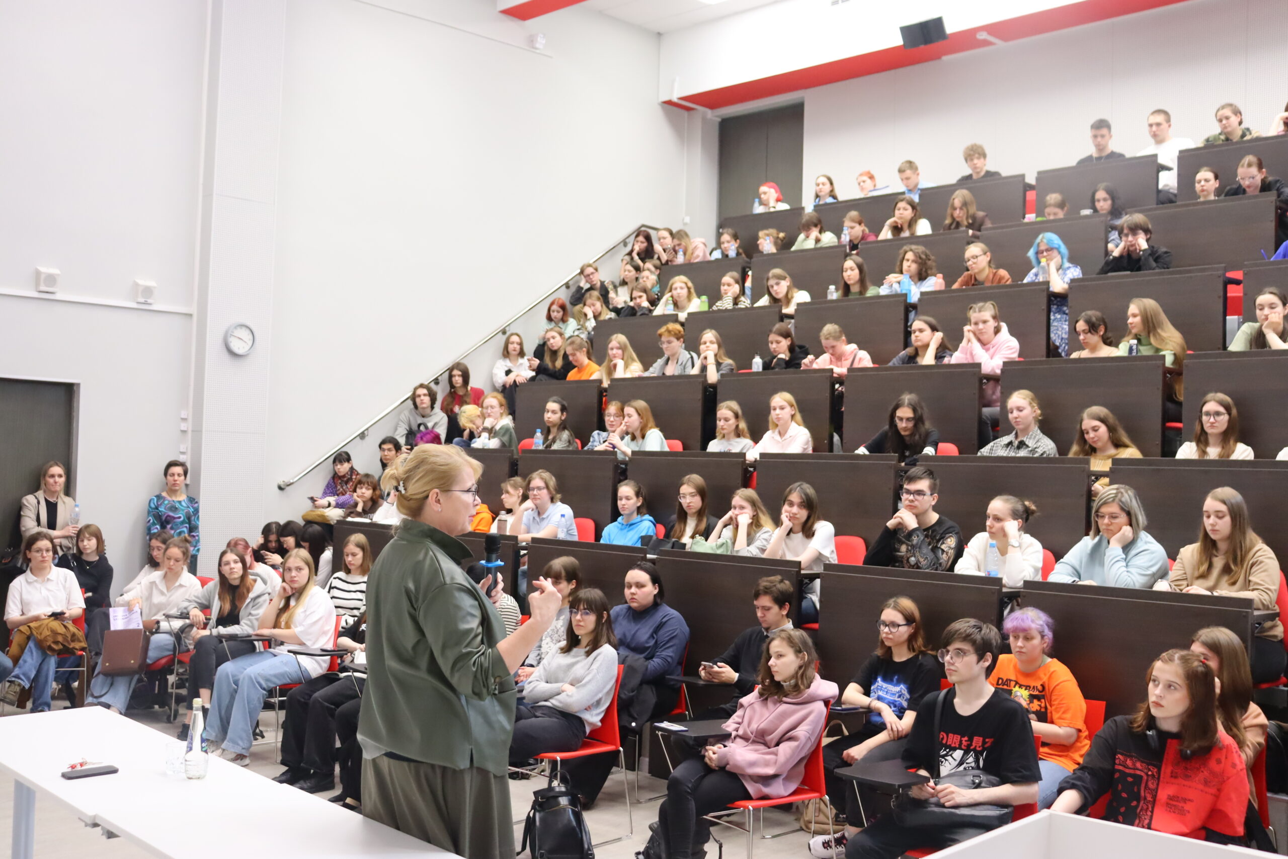 &laquo;Разговор о&nbsp;важном&raquo; директора ИИЯ со&nbsp;студентами