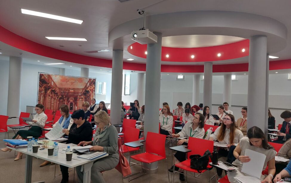 &laquo;Научное кафе&raquo; в&nbsp;ИИЯ