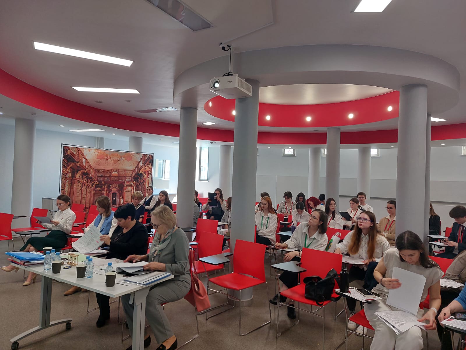 &laquo;Научное кафе&raquo; в&nbsp;ИИЯ