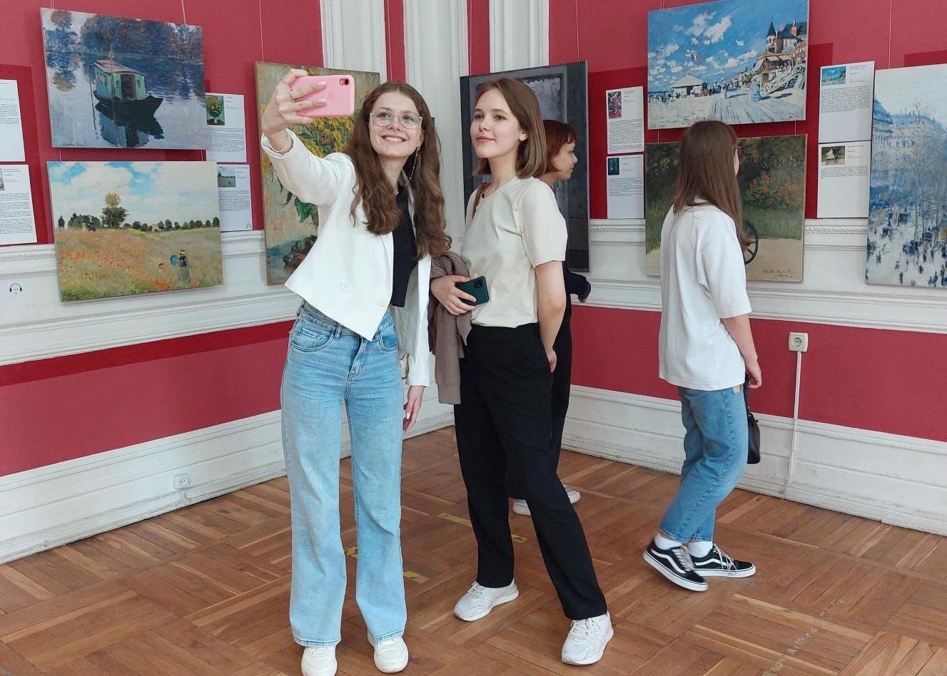 студенты на экскурсии