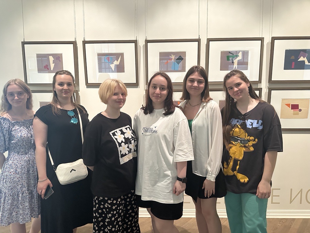 Студенты на выставке