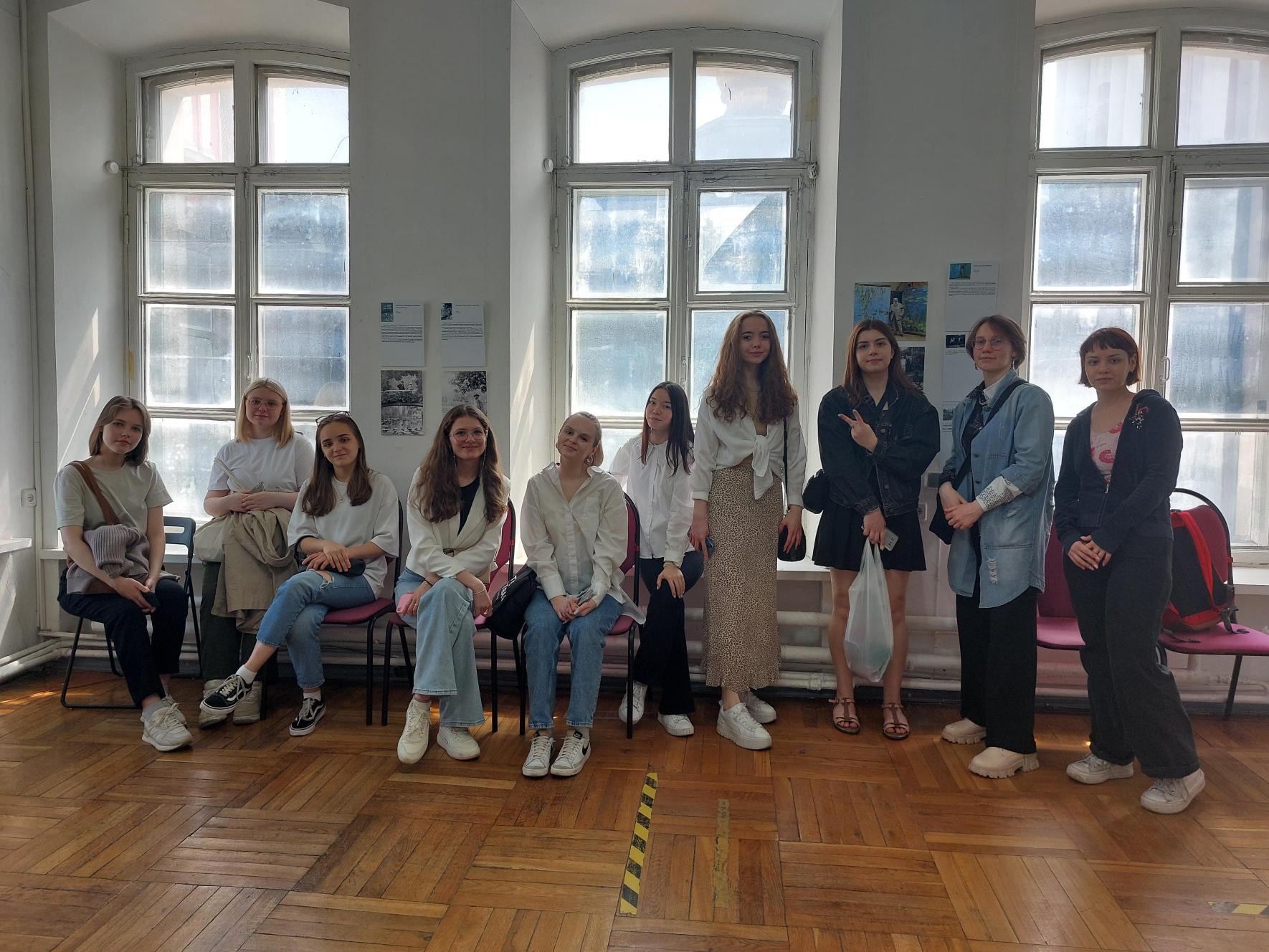 студенты на экскурсии