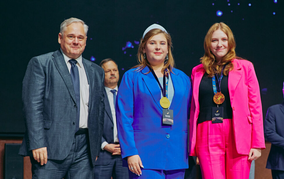 Ректор МГПУ вручил медали победителям олимпиады «Я — профессионал»