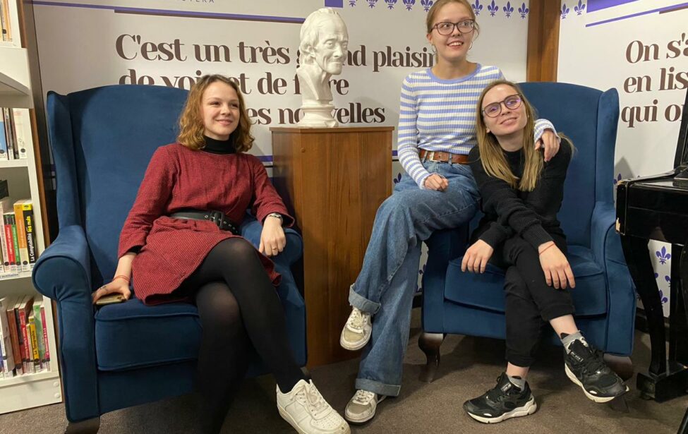 Студенты-лингвисты проводят лето по-французски