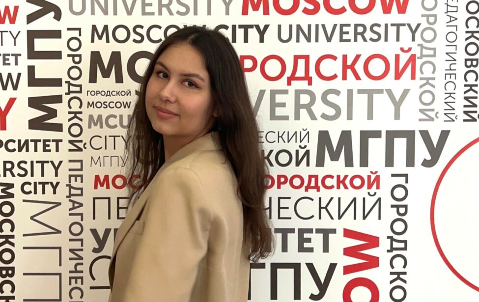 Выпускница ИИЯ прошла образовательный интенсив в Павловской гимназии