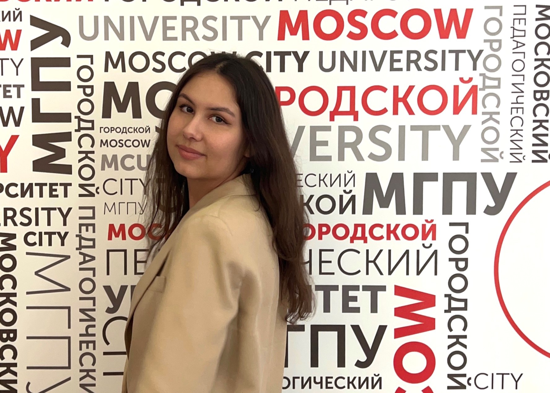 Выпускница ИИЯ прошла образовательный интенсив в Павловской гимназии