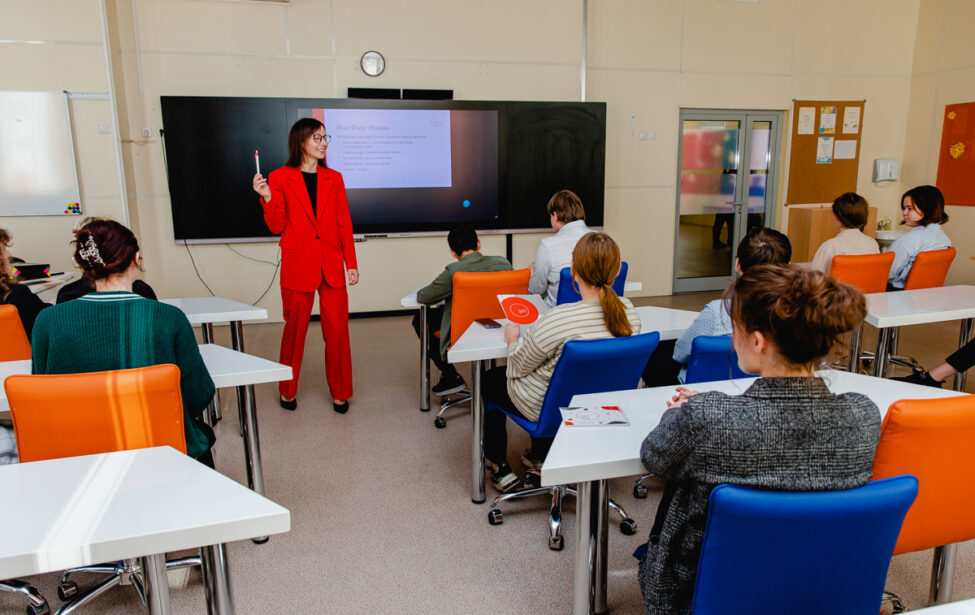 Преподаватели ИИЯ знакомят школьников с&nbsp;миром науки