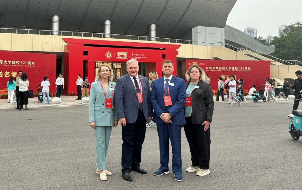 Ректор МГПУ в Педагогическом университете Центрального Китая