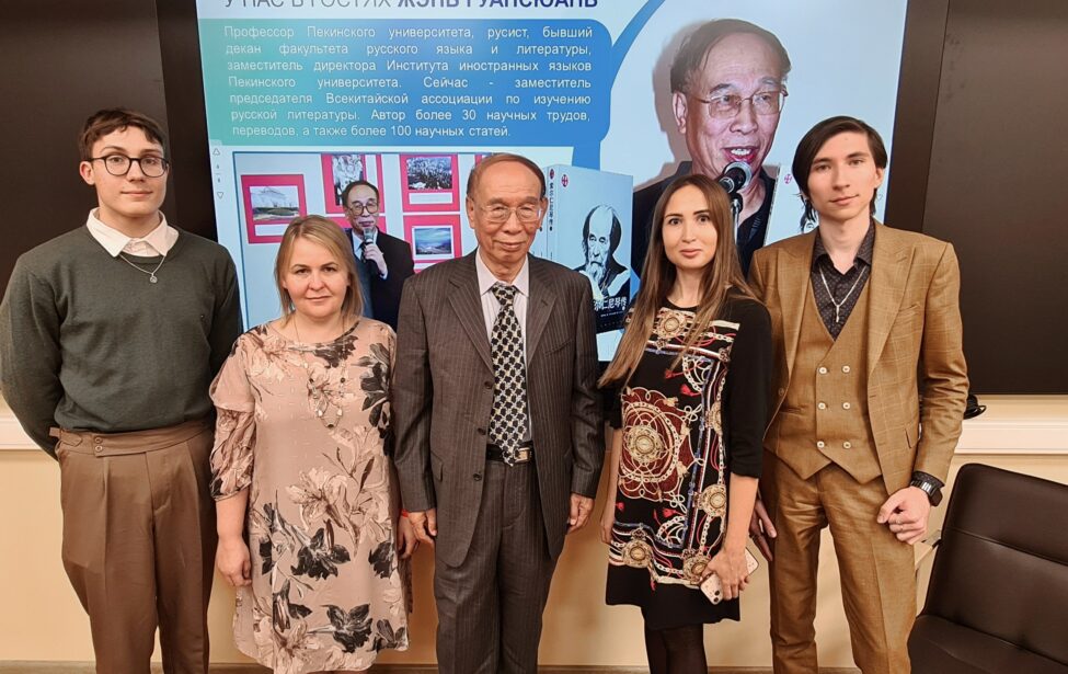 Студенты и преподаватели ИИЯ посетили «Русско-китайскую международную школу»