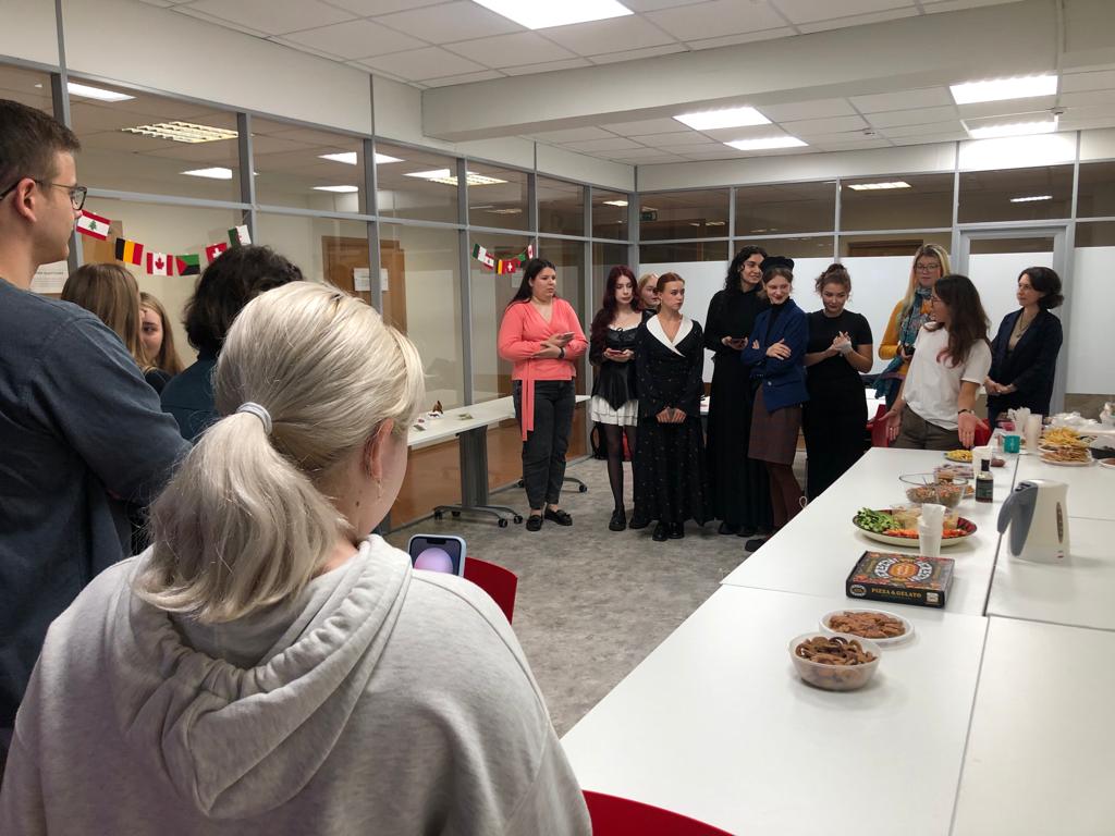 Студенты, мероприятие