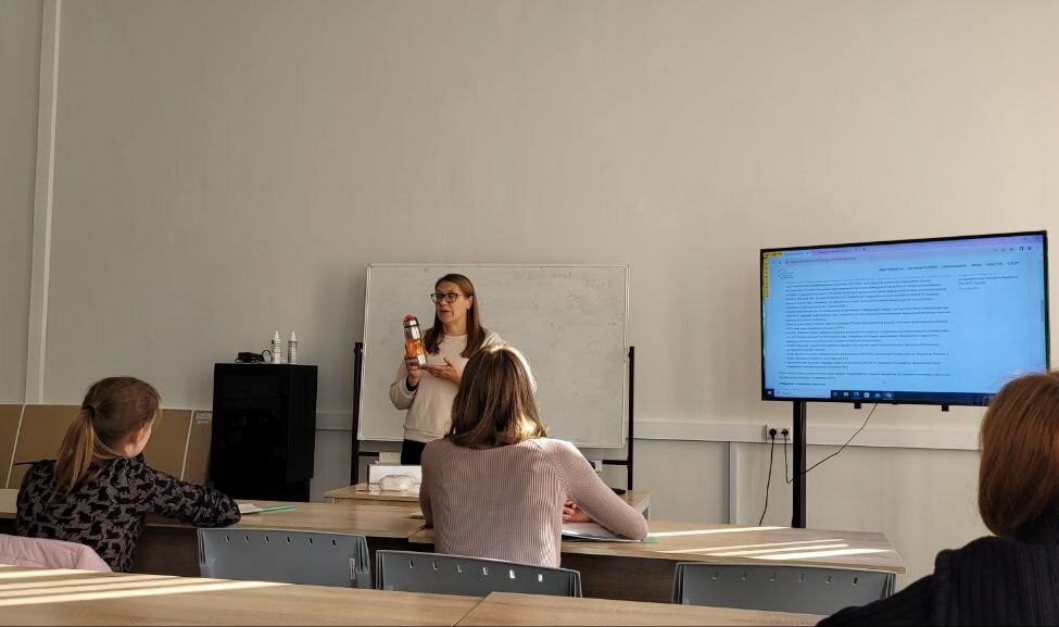 Доцент ИИЯ Оксана Дубнякова провела лекцию в&nbsp;Санкт-Петербурге