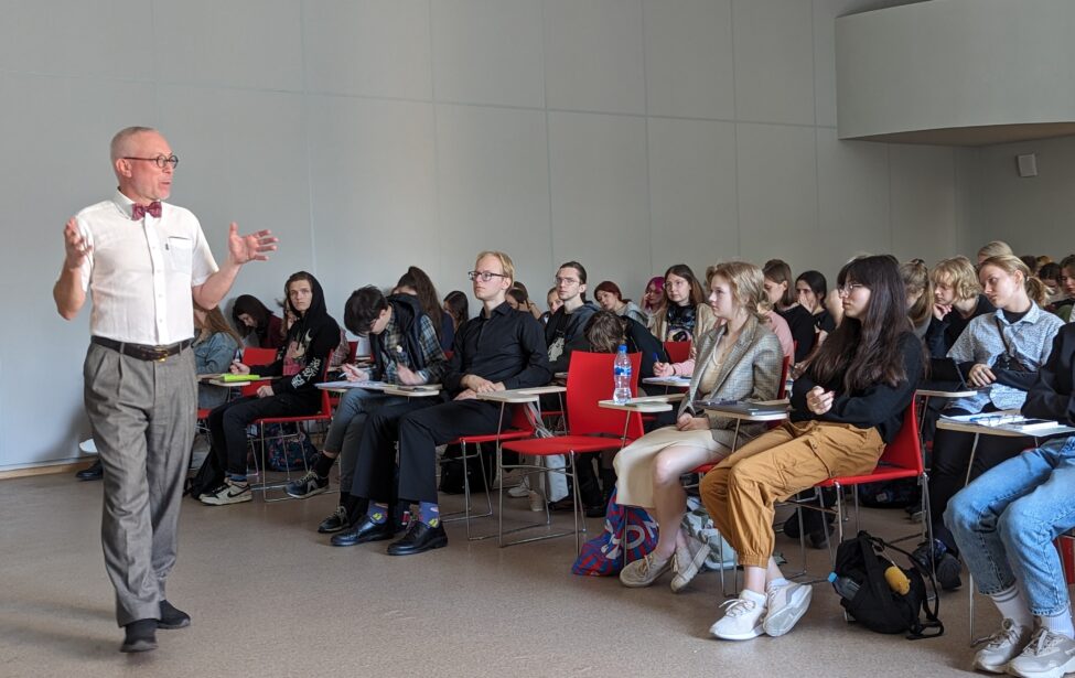 Лекция Василия Молодякова в&nbsp;ИИЯ