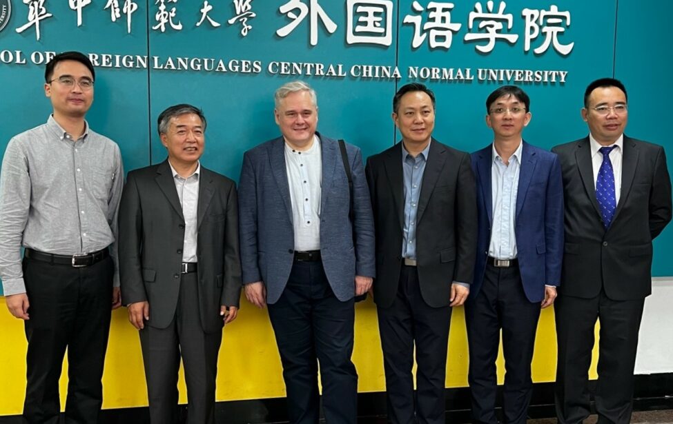 Посещение институтов Педагогического университета Центрального Китая