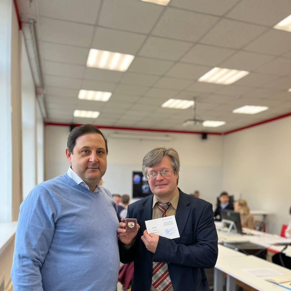 photo_5318947582120152969_y