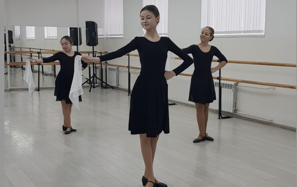 Педагоги ИКИ провели международное онлайн-занятие по русскому танцу