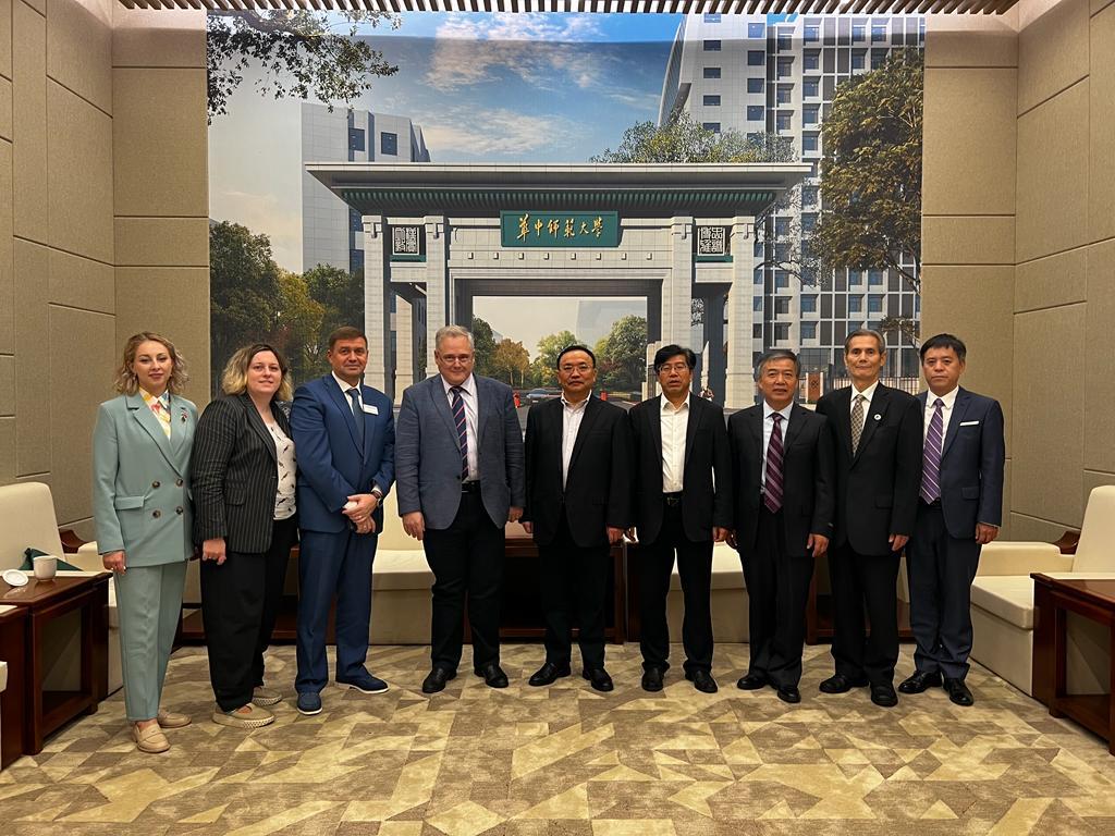 Сотрудничество с Педагогическим университетом Центрального Китая