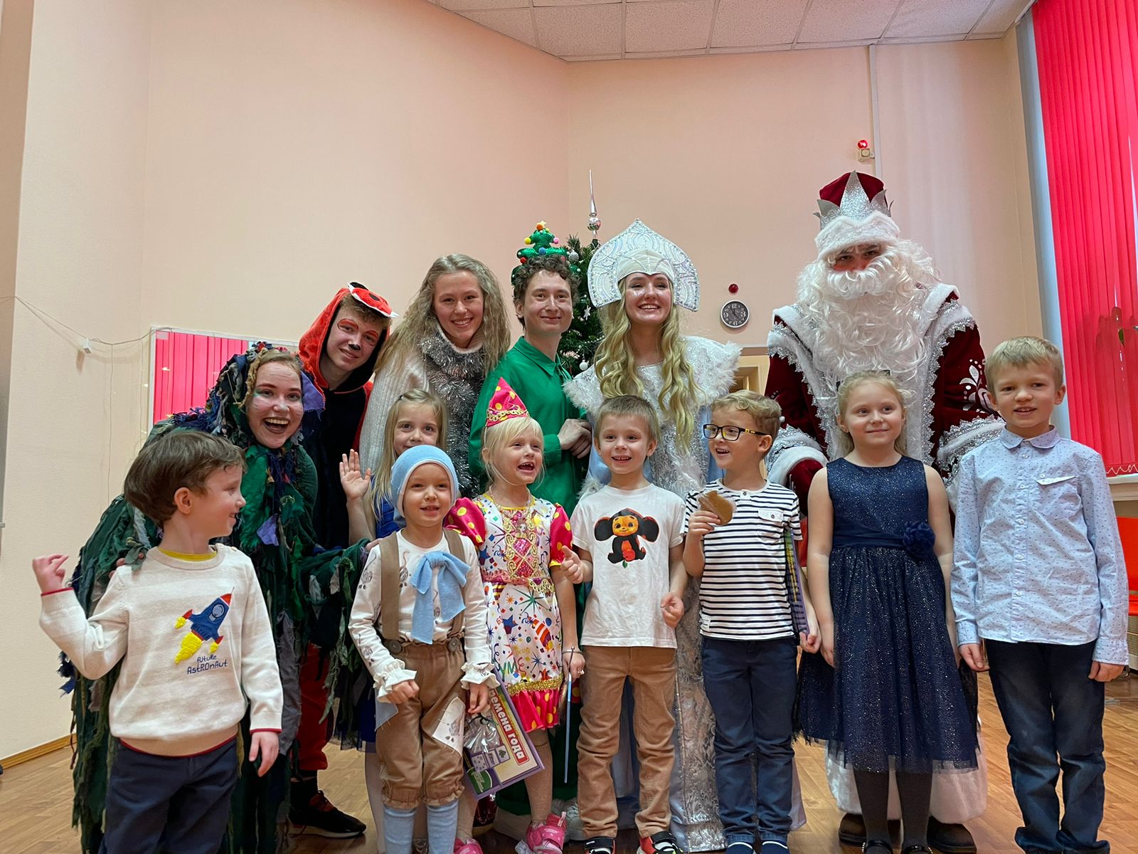 Студенты ИКИ организовали новогоднее представление для детей Центра «Благо»