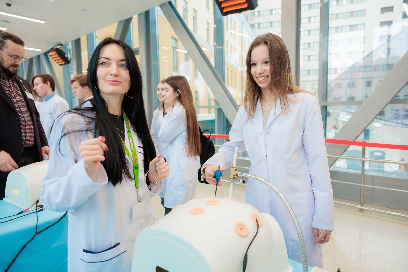 Ученики медицинских классов посетили флагманский центр Боткинской больницы