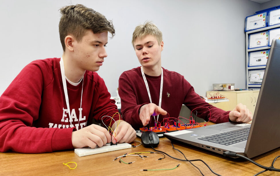 Школьники и&nbsp;педагоги посетили учебный день в&nbsp;лабораториях предпрофессионального образования