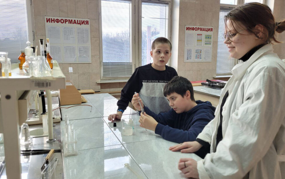 Лаборатория определения химического состава. Аналитические методы исследования в химии. Лаборатория нефтепродуктов. Химические методы аналитической химии. Лаборатория испытания металлов.