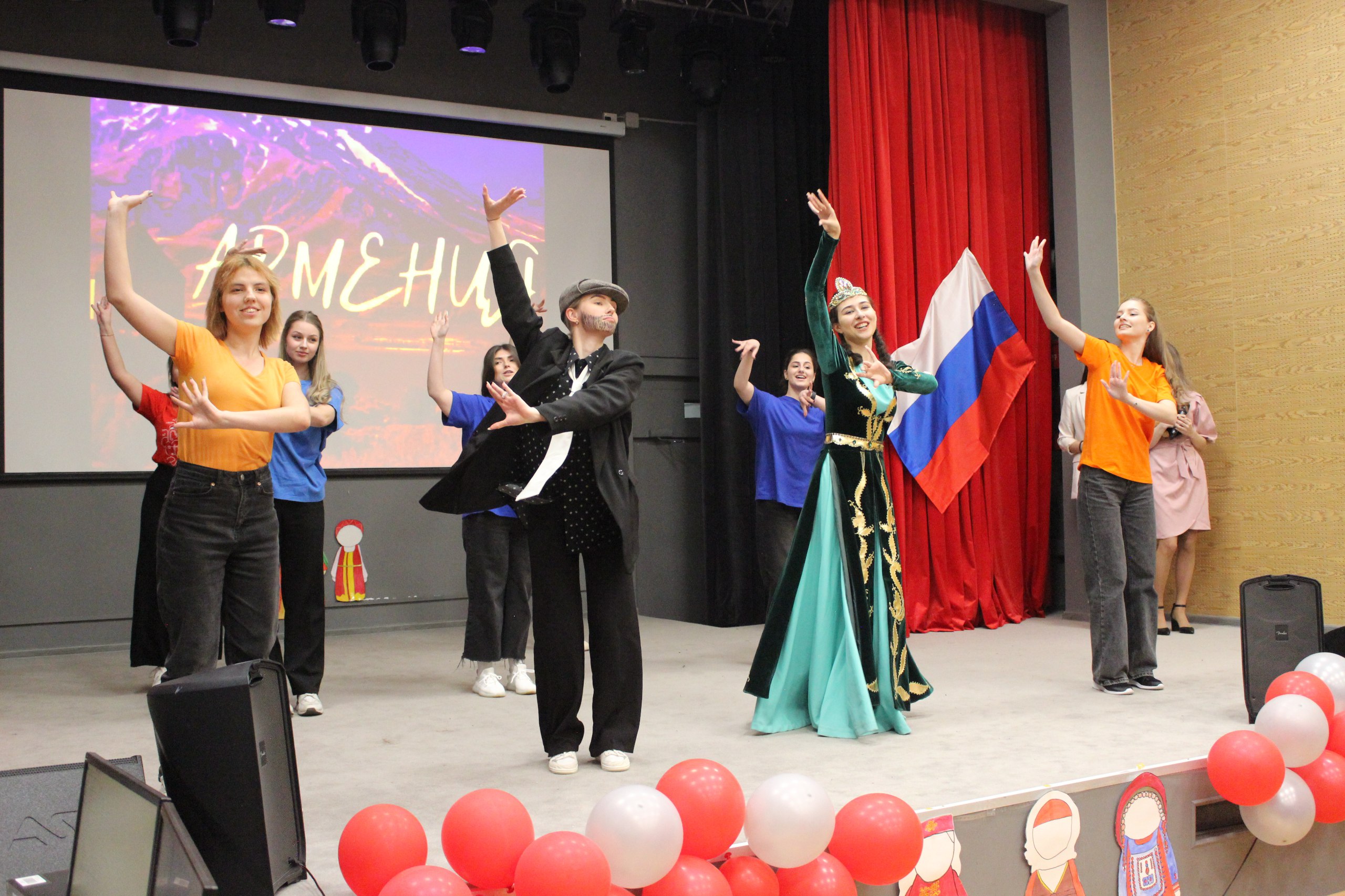 photo_5404547650424000706_w