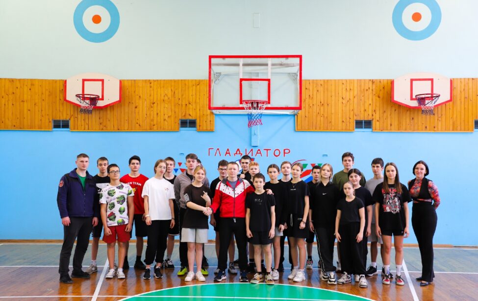 Доцент ИЕСТ провел занятие по&nbsp;рукопашному бою для учеников школы №&thinsp;1476