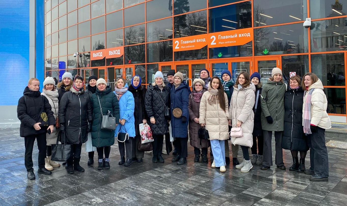 Вырази в центрах. Вырази в центрах. Задания 2 класс вырази в сантиметрах. Задания 2 класс вырази в сантиметрах. Вырази в указанных единицах.