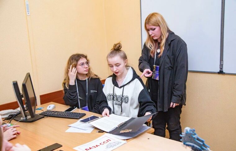 официальное поздравление. лестница вверх. карьерный и профессиональный рост. рост профессионализма. желаю профессионального роста.