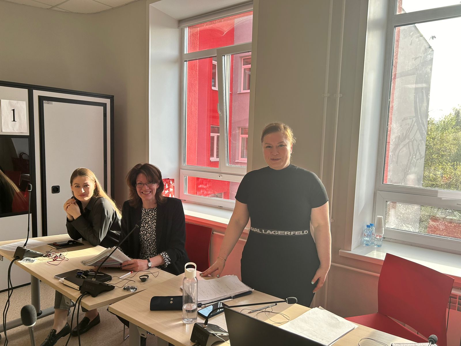 Синхронный перевод: первые шаги к профессиональной работе в кабине